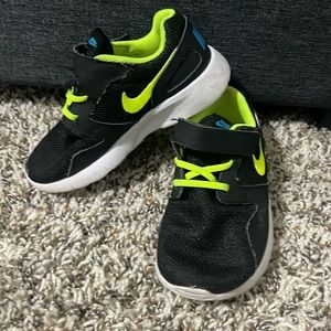 Toddler size 9 Nike shoes